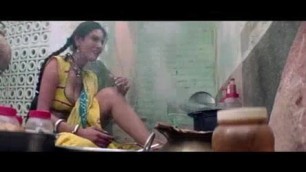 Bhojpuri Actress showing her Cleavage