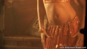 Indian Beauty Shows Off Her Body For You