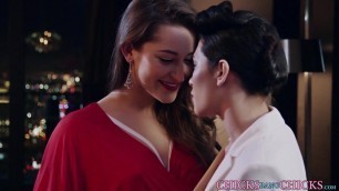 Classy dykes Dani Daniels and Raven Rockette lick each other